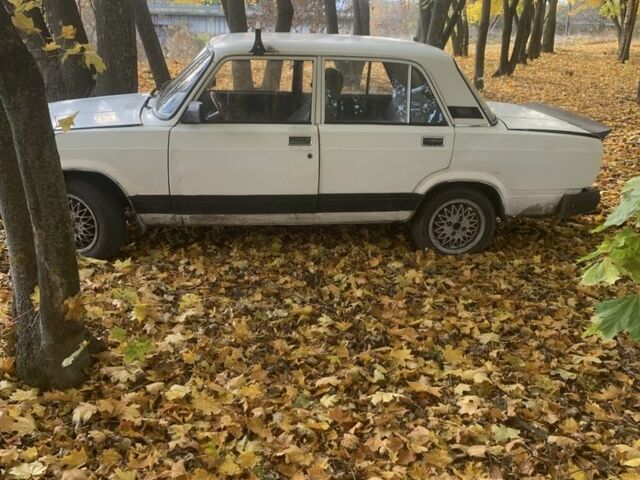 Белый ВАЗ 2105, объемом двигателя 1.3 л и пробегом 300 тыс. км за 524 $, фото 1 на Automoto.ua