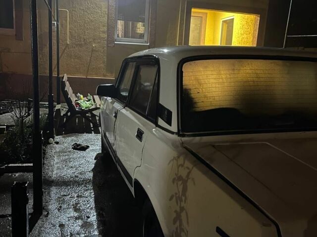 Белый ВАЗ 2105, объемом двигателя 2 л и пробегом 100 тыс. км за 332 $, фото 4 на Automoto.ua