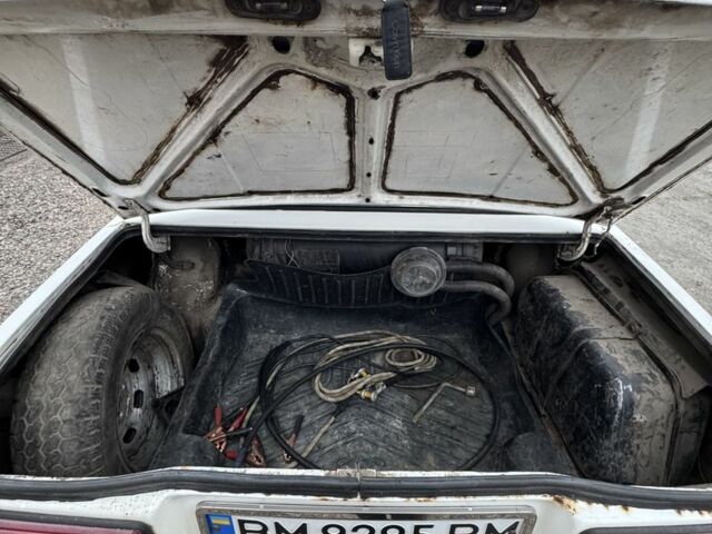 Белый ВАЗ 2105, объемом двигателя 1.3 л и пробегом 55 тыс. км за 500 $, фото 5 на Automoto.ua