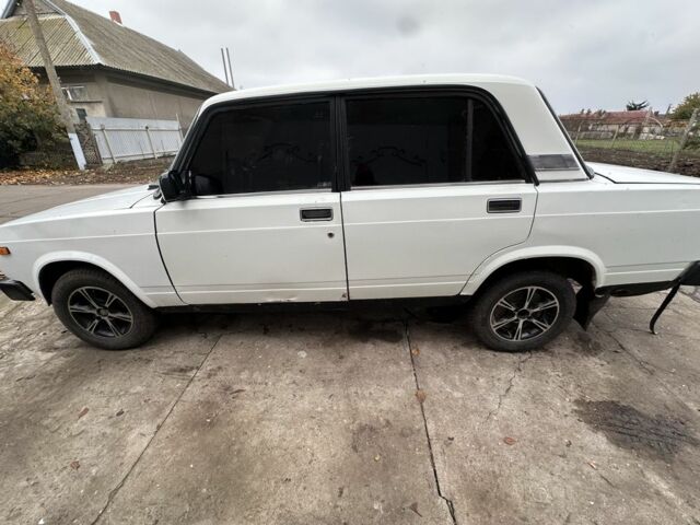 Белый ВАЗ 2105, объемом двигателя 1.2 л и пробегом 60 тыс. км за 750 $, фото 2 на Automoto.ua