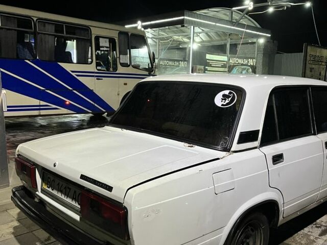 Белый ВАЗ 2105, объемом двигателя 0 л и пробегом 190 тыс. км за 700 $, фото 2 на Automoto.ua