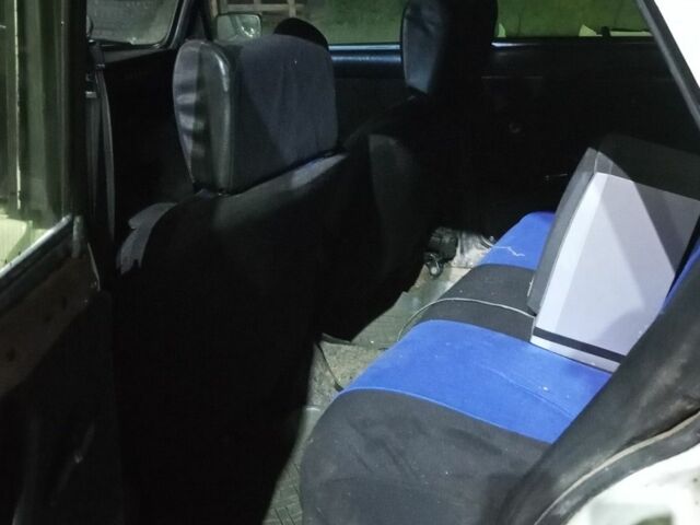 Белый ВАЗ 2105, объемом двигателя 0 л и пробегом 75 тыс. км за 504 $, фото 4 на Automoto.ua