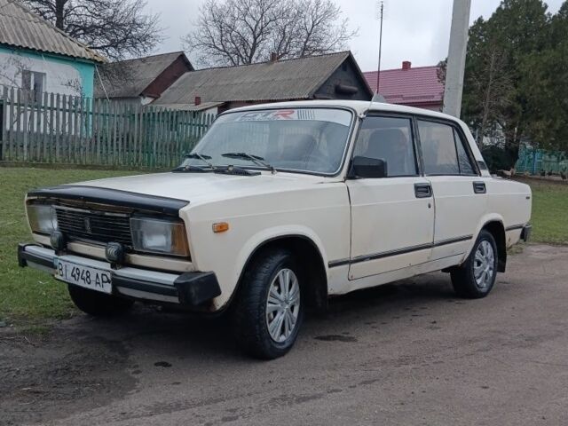 Белый ВАЗ 2105, объемом двигателя 1.5 л и пробегом 300 тыс. км за 710 $, фото 6 на Automoto.ua