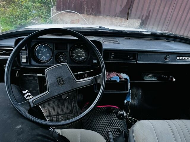 Белый ВАЗ 2105, объемом двигателя 1.2 л и пробегом 80 тыс. км за 479 $, фото 2 на Automoto.ua