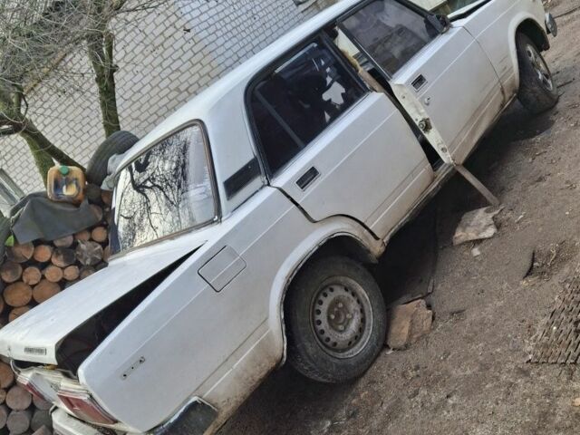 Белый ВАЗ 2105, объемом двигателя 0 л и пробегом 37 тыс. км за 284 $, фото 2 на Automoto.ua