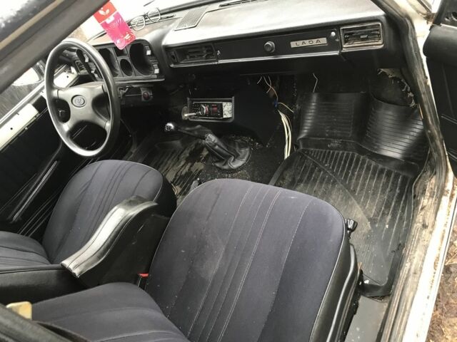 Белый ВАЗ 2105, объемом двигателя 1.3 л и пробегом 777 тыс. км за 500 $, фото 10 на Automoto.ua