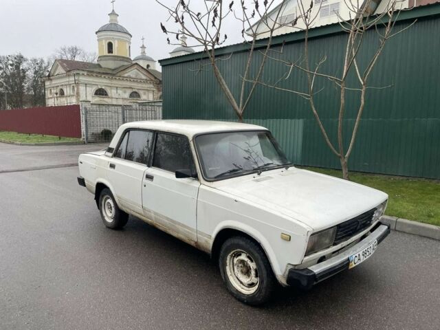 Белый ВАЗ 2105, объемом двигателя 1.5 л и пробегом 250 тыс. км за 473 $, фото 1 на Automoto.ua