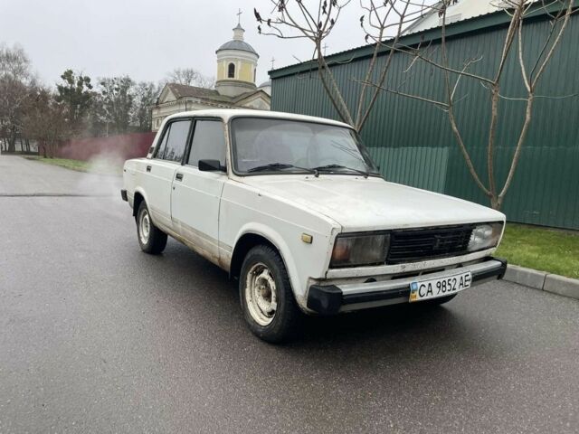 Белый ВАЗ 2105, объемом двигателя 1.5 л и пробегом 250 тыс. км за 473 $, фото 3 на Automoto.ua