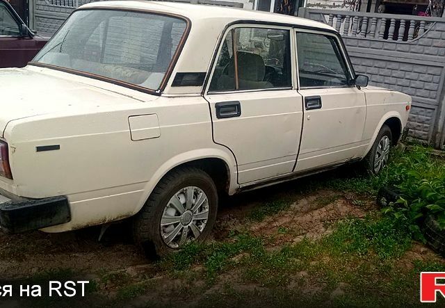 Белый ВАЗ 2105, объемом двигателя 1.5 л и пробегом 777 тыс. км за 600 $, фото 3 на Automoto.ua