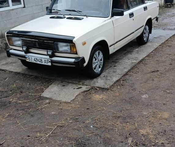 Белый ВАЗ 2105, объемом двигателя 1.5 л и пробегом 300 тыс. км за 710 $, фото 1 на Automoto.ua