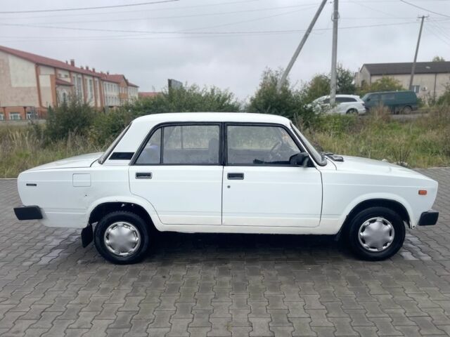 Белый ВАЗ 2105, объемом двигателя 1.2 л и пробегом 164 тыс. км за 800 $, фото 1 на Automoto.ua