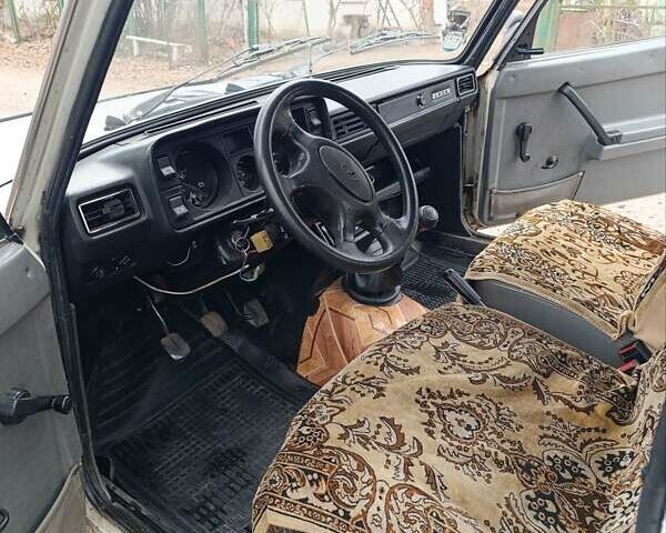 Белый ВАЗ 2105, объемом двигателя 1.3 л и пробегом 85 тыс. км за 700 $, фото 3 на Automoto.ua