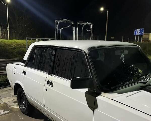 Белый ВАЗ 2105, объемом двигателя 0 л и пробегом 190 тыс. км за 700 $, фото 3 на Automoto.ua