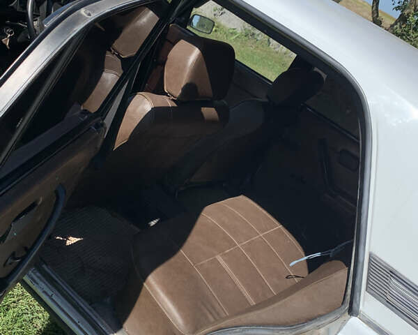 Білий ВАЗ 2105, об'ємом двигуна 1.29 л та пробігом 301 тис. км за 900 $, фото 18 на Automoto.ua