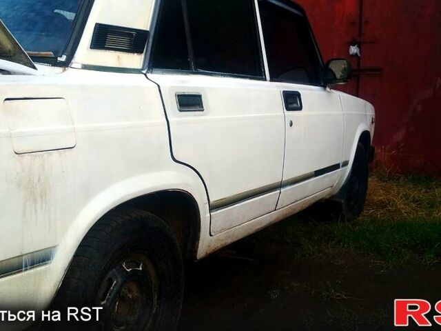 Белый ВАЗ 2105, объемом двигателя 1.5 л и пробегом 0 тыс. км за 440 $, фото 5 на Automoto.ua