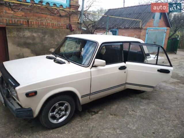 Белый ВАЗ 2105, объемом двигателя 1.5 л и пробегом 500 тыс. км за 900 $, фото 1 на Automoto.ua