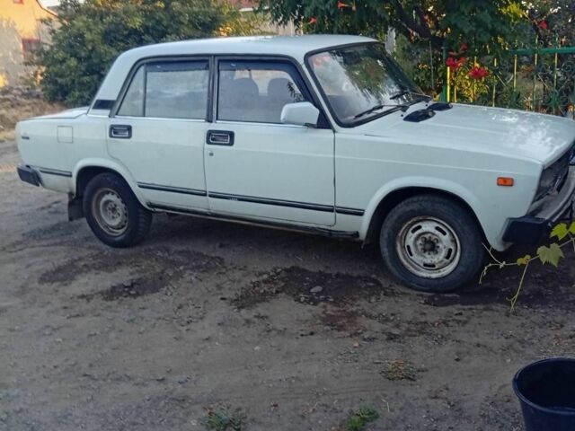 Белый ВАЗ 2105, объемом двигателя 1.5 л и пробегом 1000 тыс. км за 650 $, фото 2 на Automoto.ua