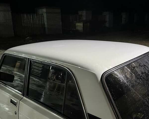 Белый ВАЗ 2105, объемом двигателя 0 л и пробегом 190 тыс. км за 700 $, фото 2 на Automoto.ua