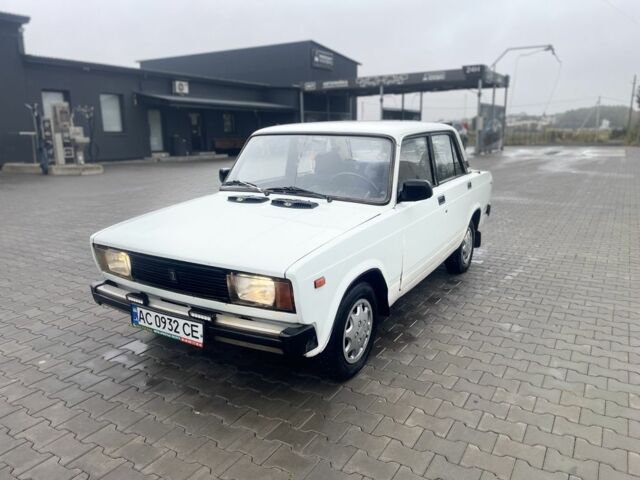 Белый ВАЗ 2105, объемом двигателя 1.2 л и пробегом 164 тыс. км за 800 $, фото 3 на Automoto.ua