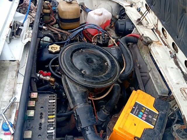 Белый ВАЗ 2105, объемом двигателя 1.5 л и пробегом 0 тыс. км за 650 $, фото 3 на Automoto.ua