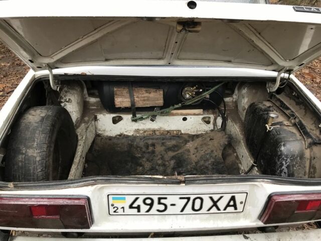 Белый ВАЗ 2105, объемом двигателя 1.3 л и пробегом 777 тыс. км за 500 $, фото 12 на Automoto.ua