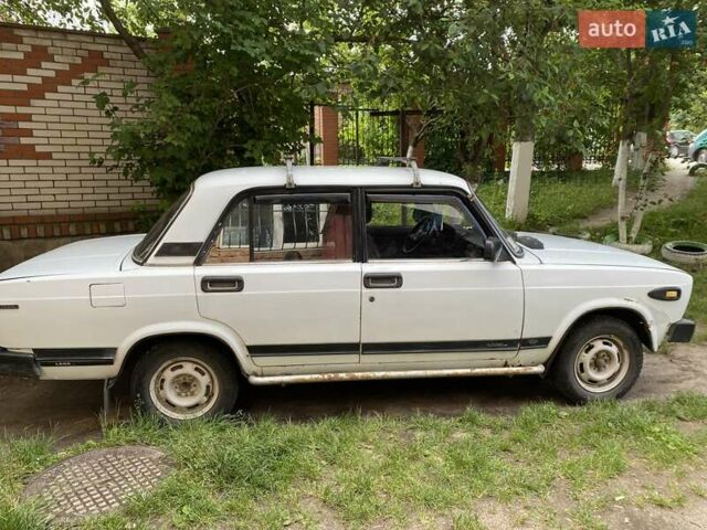 Белый ВАЗ 2105, объемом двигателя 1.5 л и пробегом 250 тыс. км за 500 $, фото 1 на Automoto.ua