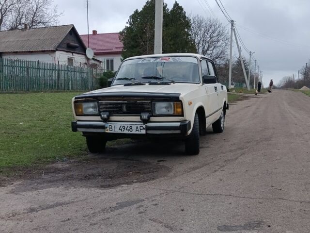 Белый ВАЗ 2105, объемом двигателя 1.5 л и пробегом 300 тыс. км за 710 $, фото 3 на Automoto.ua