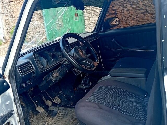 Белый ВАЗ 2105, объемом двигателя 1.5 л и пробегом 0 тыс. км за 650 $, фото 2 на Automoto.ua