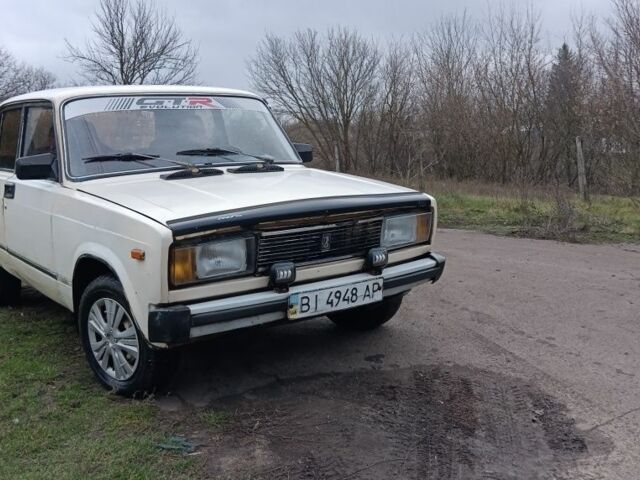 Белый ВАЗ 2105, объемом двигателя 1.5 л и пробегом 300 тыс. км за 710 $, фото 4 на Automoto.ua