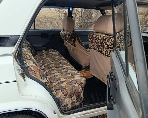 Белый ВАЗ 2105, объемом двигателя 1.3 л и пробегом 85 тыс. км за 700 $, фото 2 на Automoto.ua