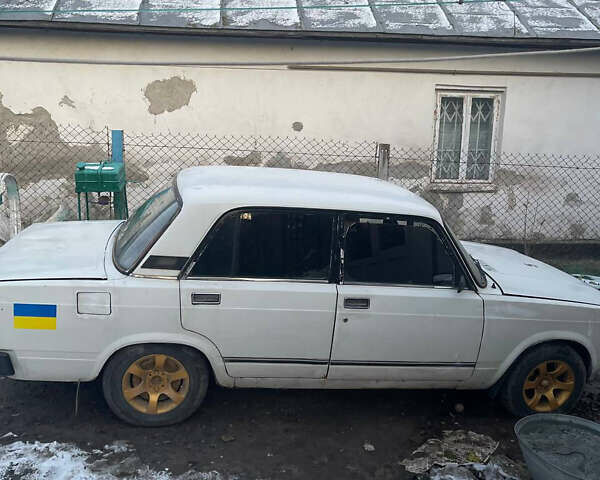 Белый ВАЗ 2105, объемом двигателя 1.3 л и пробегом 100 тыс. км за 361 $, фото 3 на Automoto.ua