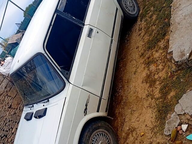 Белый ВАЗ 2105, объемом двигателя 1.5 л и пробегом 0 тыс. км за 650 $, фото 4 на Automoto.ua