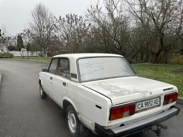 Белый ВАЗ 2105, объемом двигателя 1.5 л и пробегом 250 тыс. км за 473 $, фото 2 на Automoto.ua