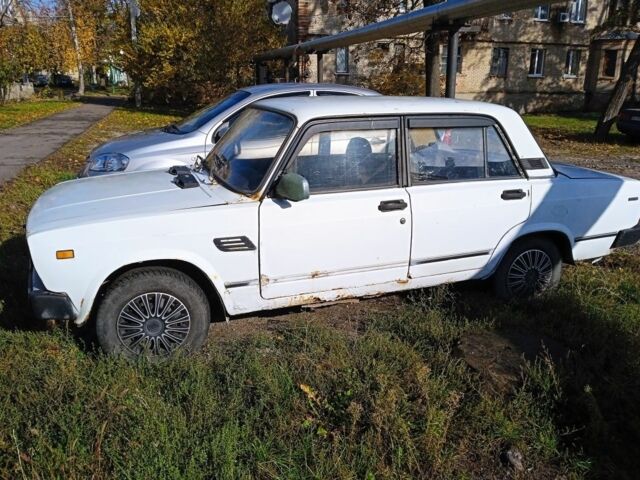 Белый ВАЗ 2105, объемом двигателя 1.2 л и пробегом 300 тыс. км за 350 $, фото 4 на Automoto.ua