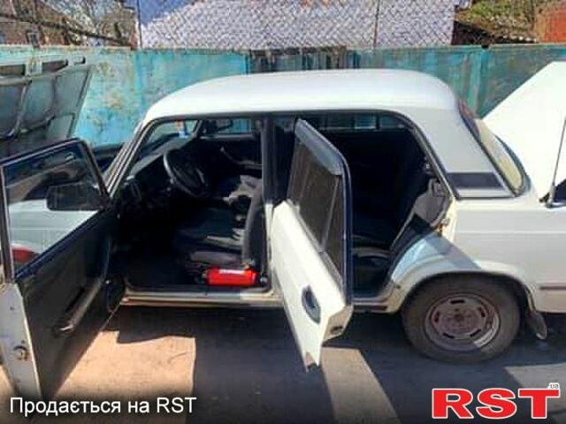 Белый ВАЗ 2105, объемом двигателя 1.3 л и пробегом 300 тыс. км за 570 $, фото 2 на Automoto.ua