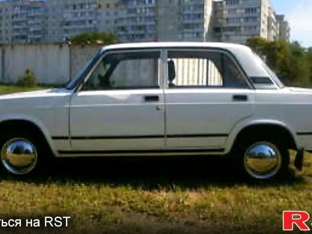 Белый ВАЗ 2105, объемом двигателя 1.5 л и пробегом 164 тыс. км за 500 $, фото 1 на Automoto.ua