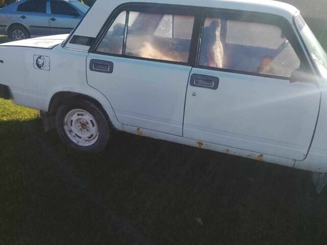 Белый ВАЗ 2105, объемом двигателя 1.5 л и пробегом 40 тыс. км за 650 $, фото 3 на Automoto.ua