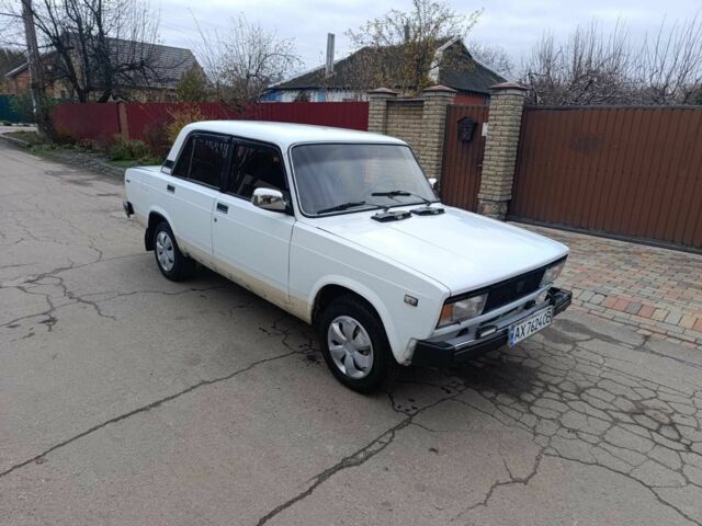 Белый ВАЗ 2105, объемом двигателя 1.5 л и пробегом 200 тыс. км за 1050 $, фото 2 на Automoto.ua