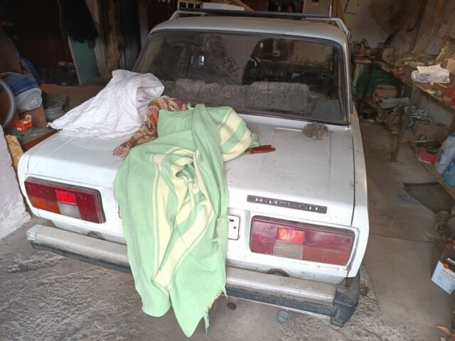 Білий ВАЗ 2105, об'ємом двигуна 1 л та пробігом 126 тис. км за 800 $, фото 4 на Automoto.ua