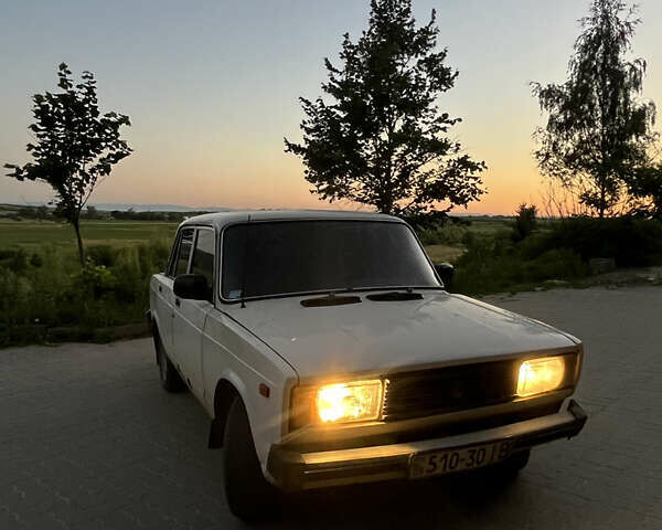 Білий ВАЗ 2105, об'ємом двигуна 1.5 л та пробігом 220 тис. км за 455 $, фото 2 на Automoto.ua