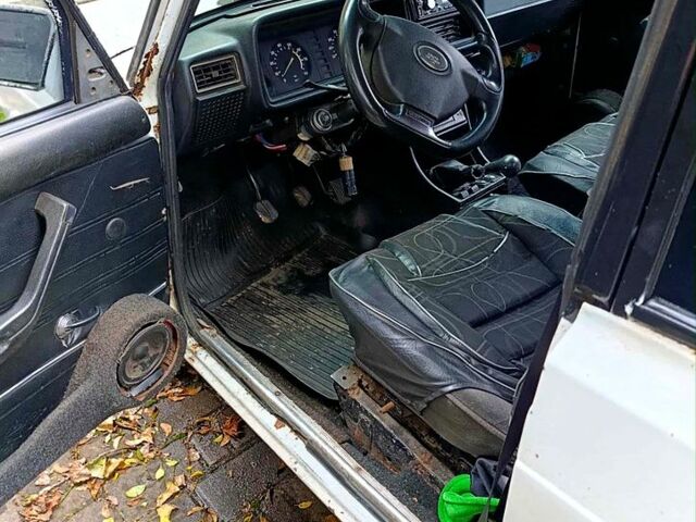 Белый ВАЗ 2105, объемом двигателя 1.5 л и пробегом 0 тыс. км за 600 $, фото 6 на Automoto.ua