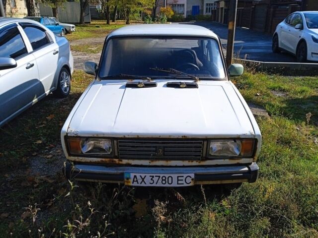 Белый ВАЗ 2105, объемом двигателя 1.2 л и пробегом 300 тыс. км за 350 $, фото 3 на Automoto.ua