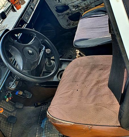 Белый ВАЗ 2105, объемом двигателя 1.5 л и пробегом 500 тыс. км за 300 $, фото 1 на Automoto.ua