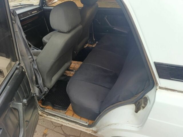 Белый ВАЗ 2105, объемом двигателя 1.5 л и пробегом 200 тыс. км за 1050 $, фото 9 на Automoto.ua