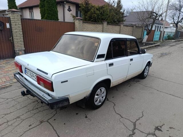 Белый ВАЗ 2105, объемом двигателя 1.5 л и пробегом 200 тыс. км за 1050 $, фото 5 на Automoto.ua