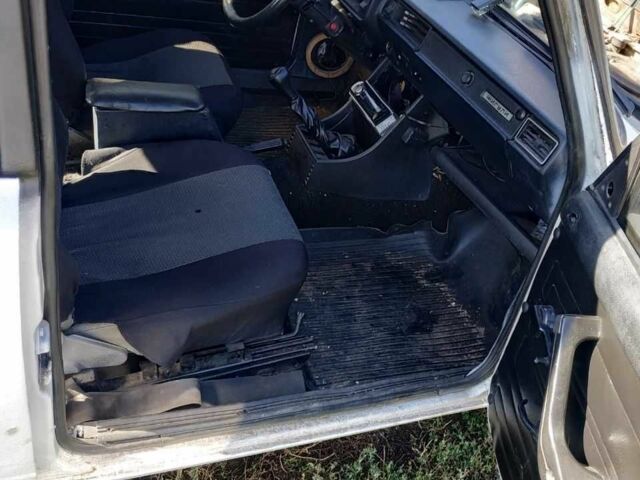 Белый ВАЗ 2105, объемом двигателя 1.2 л и пробегом 777 тыс. км за 550 $, фото 2 на Automoto.ua