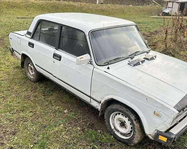 Белый ВАЗ 2105, объемом двигателя 1.3 л и пробегом 122 тыс. км за 500 $, фото 1 на Automoto.ua