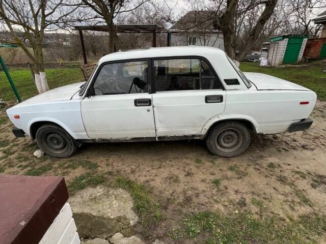 Белый ВАЗ 2105, объемом двигателя 0 л и пробегом 1 тыс. км за 400 $, фото 3 на Automoto.ua
