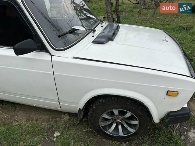 Белый ВАЗ 2105, объемом двигателя 1.5 л и пробегом 120 тыс. км за 1250 $, фото 6 на Automoto.ua