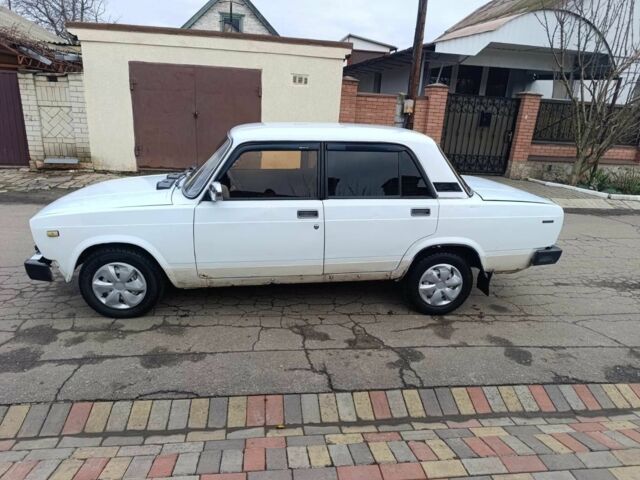 Белый ВАЗ 2105, объемом двигателя 1.5 л и пробегом 200 тыс. км за 1050 $, фото 3 на Automoto.ua